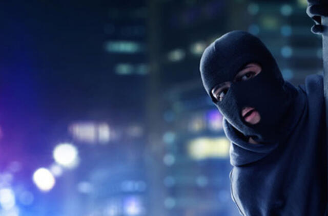 Girtas vyras bandė apiplėšti senolį