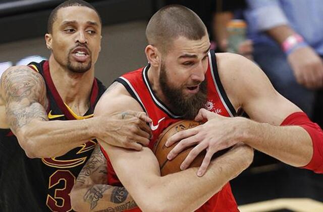 Jonas Valančiūnas atliko dvigubą dublį, bet „Raptors“ pralaimėjo paskutinę sekundę
