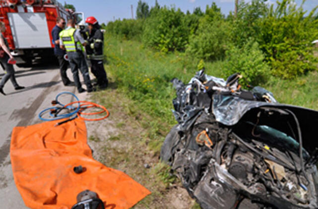 Kraupioje avarijoje žuvo abiturientė