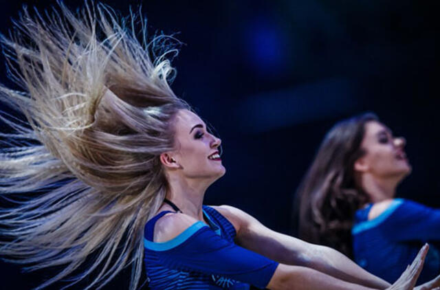 KU „Leader dance“ šokėjos pakerėjo graikus