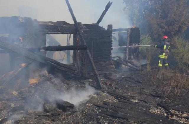 Praėjusią parą gesinti 45 gaisrai