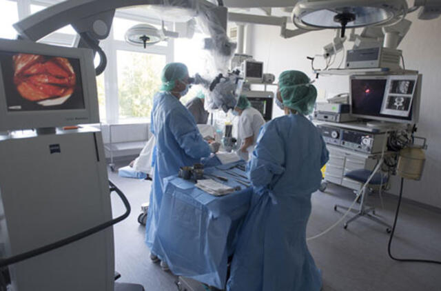 Šiuolaikinė chirurgija: sudėtingos operacijos, tobulėjantys medikai ir pažangi įranga