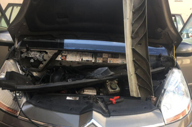 Baltarusis su sūnumi vežėsi 1,3 tūkst. pakelių rūkalų