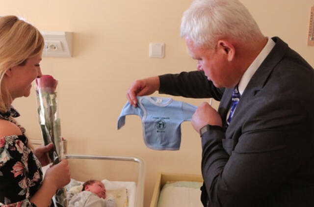 "Gimiau nerūkantis": pasveikintos 9 šeimos