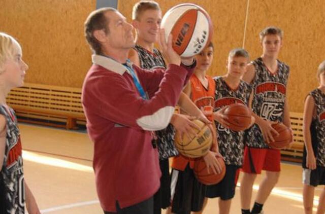 Nusipelniusiam treneriui Povilui Jefišovui - 70 metų!