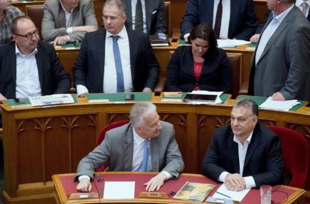 Vengrijos parlamentas priėmė migrantų pagalbos organizacijas kriminalizuojančių įstatymų paketą