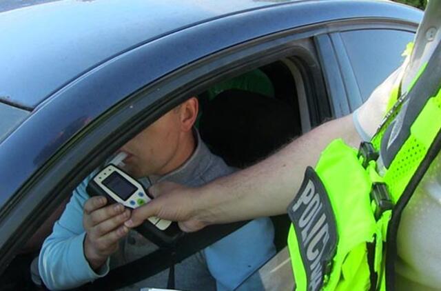 Žmonės sankryžoje sulaikė girtą vairuotoją