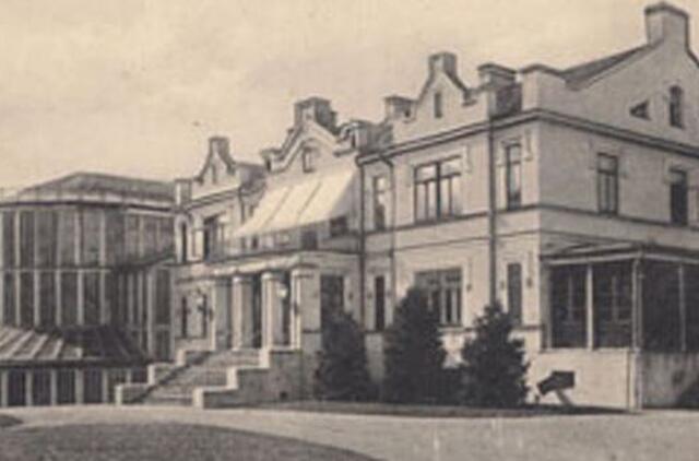 Atkurs Kretingos dvaro rūmų verandą