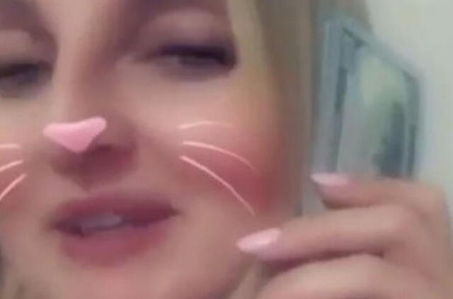 Dainininkė E. Sebrova vaizdo įraše pašiepė buvusį mylimąjį E. Dragūną