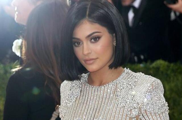 „Forbes“: Kylie Jenner jau netrukus gali nukarūnuoti M.Cukerbergą