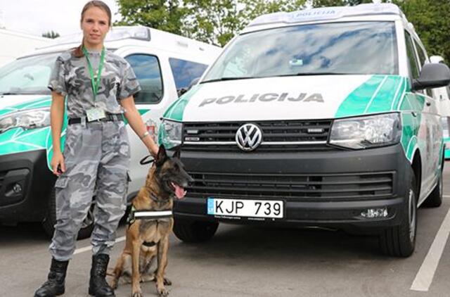 Kinologai gavo du naujus tarnybinius automobilius