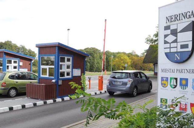 Neringoje nebetelpa automobiliai