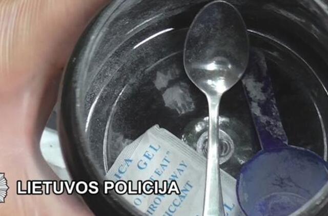 Sulaikė narkotikus miške galimai slėpusį įtariamąjį