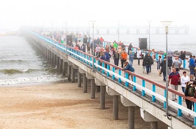„The Flying Bulls“ šou perkeliamas į šeštadienį