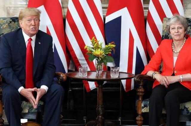 Theresa May: Londonas ir Vašingtonas sieks „ambicingo“ prekybos susitarimo