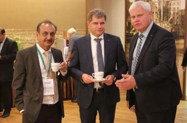 Uoste lankėsi šimtas garbės konsulų