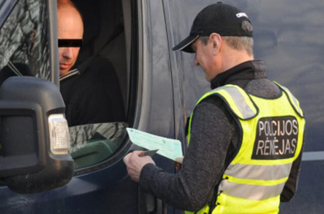 Girčiausi prie vairo nebesiteisina