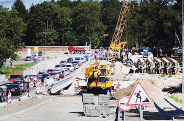 Į mokyklą – per Žemaitės alėjos gūbrius