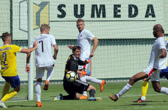 Klaipėdos futbolas: "Atlantas" kėlėsi, o "Koralas" ne