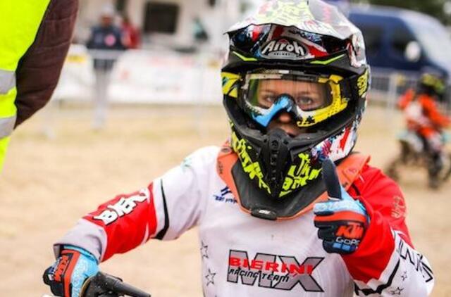 Merginos motociklų krose – apie treniruočių svarbą, paauglystę ir artimųjų įtaką