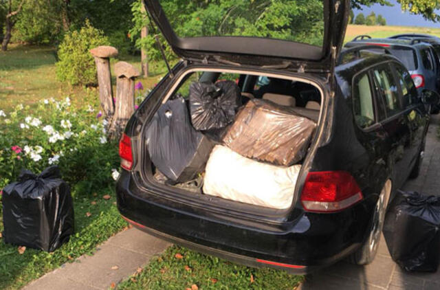 Pasieniečiams su įkalčiais įkliuvo rūkalų krovikai