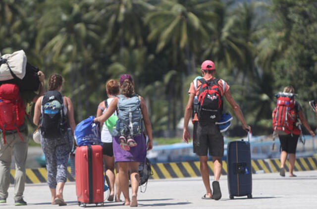 Po dviejų žemės drebėjimų turistai būriais palieka Indonezijos Lomboko salą