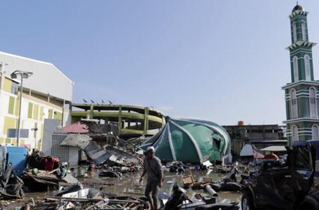 Indonezijos žemės drebėjimo ir cunamio aukų skaičius pasiekė 420