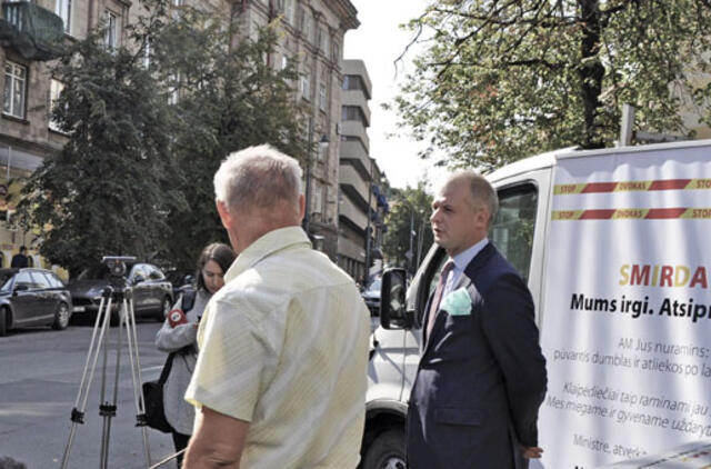 Klaipėdiečių uostomą smarvę atvežė prie ministerijos