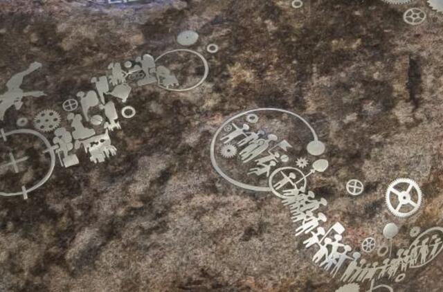 Menininkas Saulius Vaitiekūnas į pajūrį atvežė savo akmenis