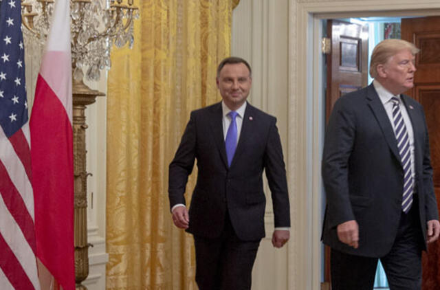 Prezidentai svarstė galimybę Lenkijos teritorijoje įkurti  nuolatinę JAV karinę bazę