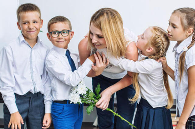 Dovanos mokytojams: skirtukas knygai ar patalynė?