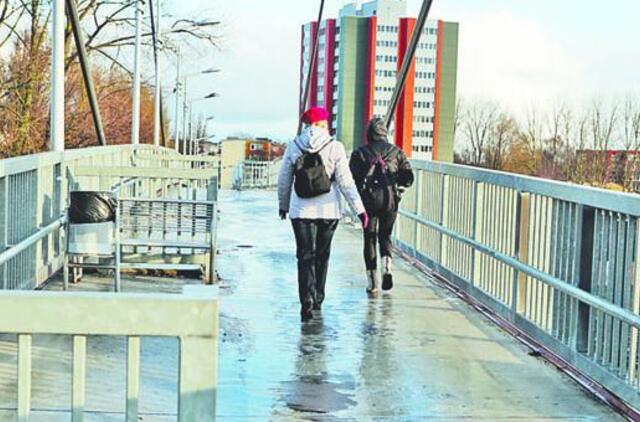 Pėsčiųjų tiltu rūpinsis Savivaldybė