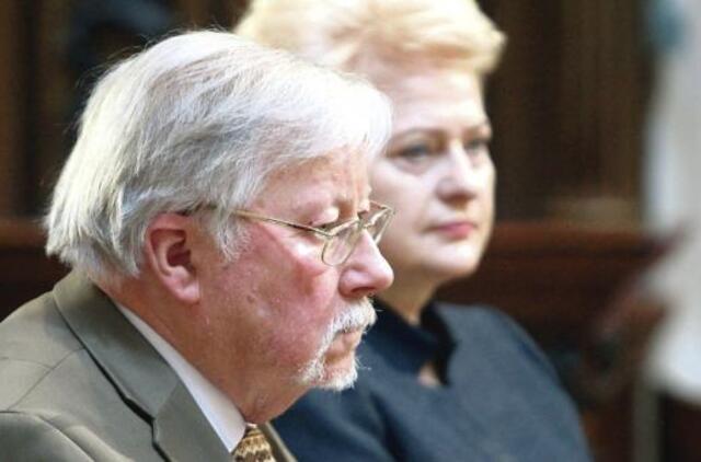 Trispalvė laisvės pribuvėjo V. Landsbergio aureolė – su dėmėmis