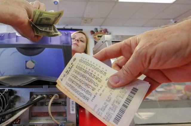 Amerikiečių pora, tvarkydama namus, rado laimingą loterijos bilietą