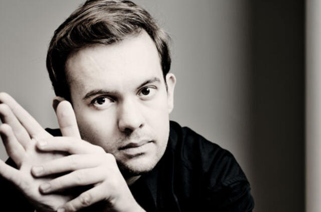 Į Lietuvą atvykstantis pianistas E. Božanovas tiki muzikos magiška galia