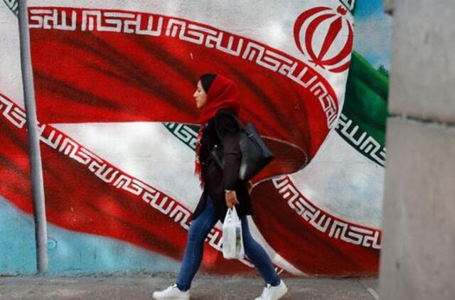 Įsigaliojo „griežčiausios istorijoje“ JAV sankcijos Iranui