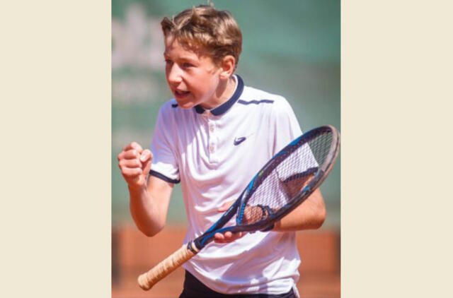 "Pirmiau išmoko laikyti teniso raketę, nei vaikščioti"