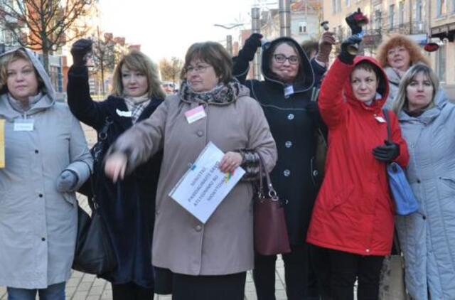 Streikas tęsiasi: mokytojai išėjo į gatves