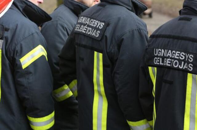 Ugniagesiai teikia peticiją, organizuoja protesto akciją
