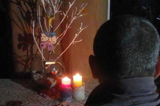 Daugiavaikė šeima trečias Kalėdas sutiko be elektros