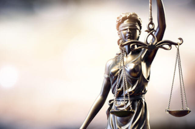 Iš Latvijos ir Lietuvos ūkių traktorius vogę vyrai bus teisiami