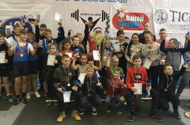 Jaunuosius sunkiaatlečius aplankė Kalėdų senelis