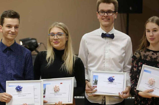 Klaipėdos rajono jaunimui įteiktos "Auksinės lemputės"