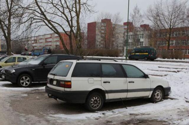 Kur ir kaip laikyti automobilį, kad pavasarį jis nevirstų rūdžių kalnu?