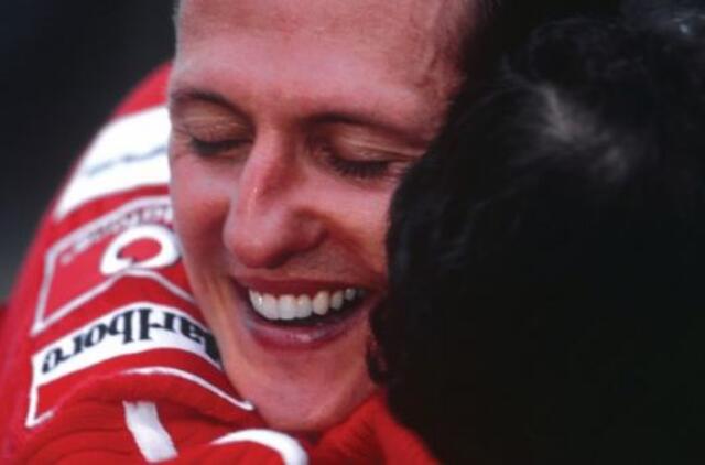 Michaelis Schumacheris pakilo iš lovos