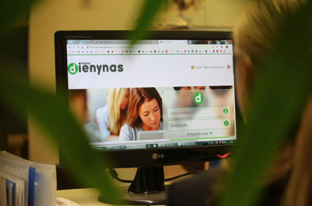 Mokyklos blaškosi tarp dviejų dienynų