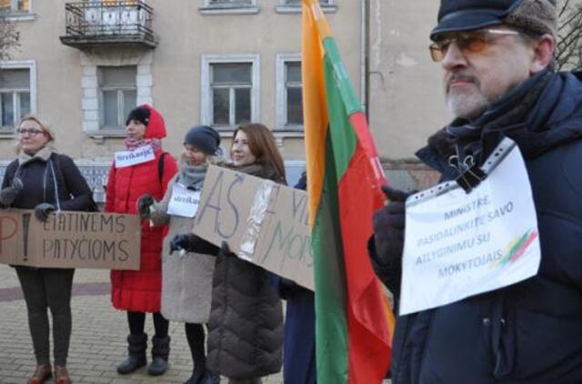 Pasisiūlė pavaduoti streikuojančius mokytojus - reakcija nustebino
