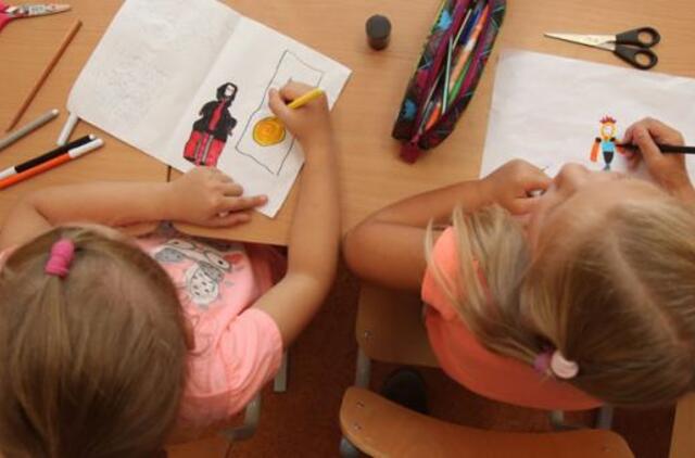 Švelnina situaciją dėl pailgintos dienos grupių mokesčio