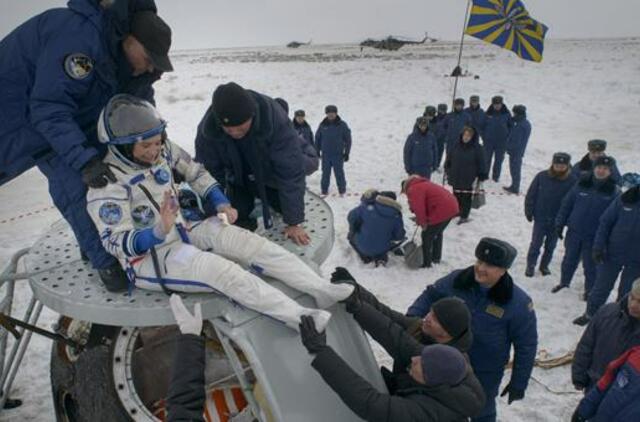 Trys astronautai saugiai grįžo į Žemę iš TKS