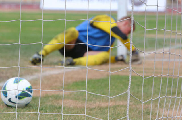 Už parduotus garsių futbolininkų marškinėlius – nemokamos futbolo treniruotės vaikams